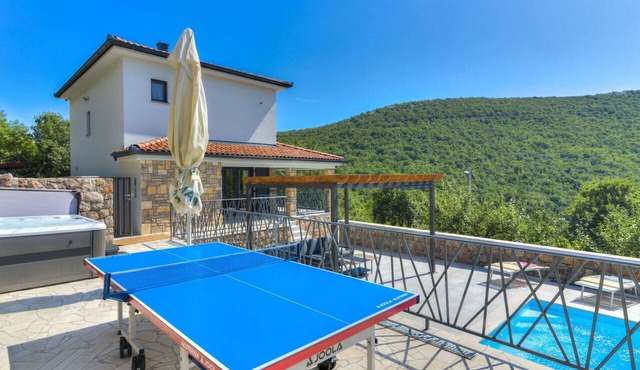 Private Villa with WIFI, hot tub, private pool, A/C, TV, terrace, pets allowed, panoramic view