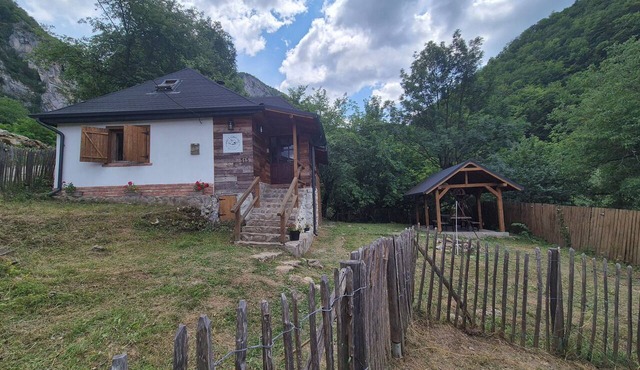 Quaint 2-bedroom chalet in enchanting Sub Piatră getaway in Sub Piatră
