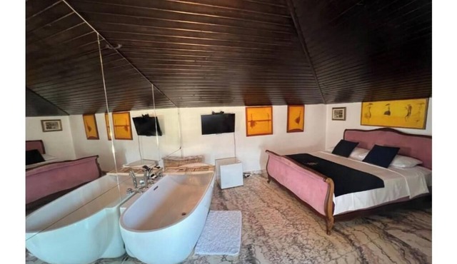 Queen Room with Sea View & Standard King Room in eforie
