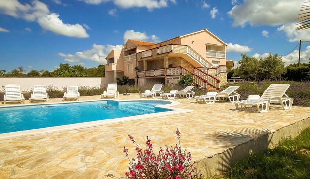 Quiet 5 Bedroom Villa near Biograd
