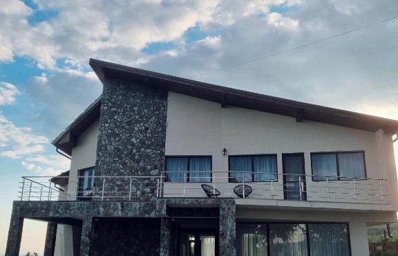 R House Crasna in Carpiniş