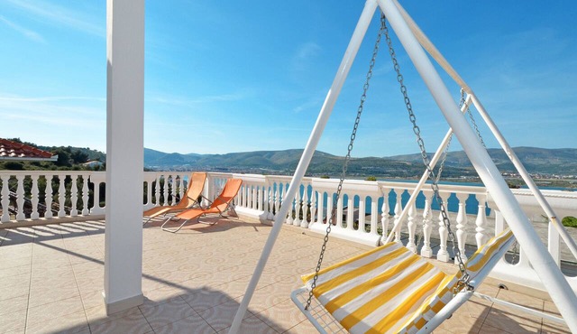 RAINBOW 1, sea view apartment for 5 persons
