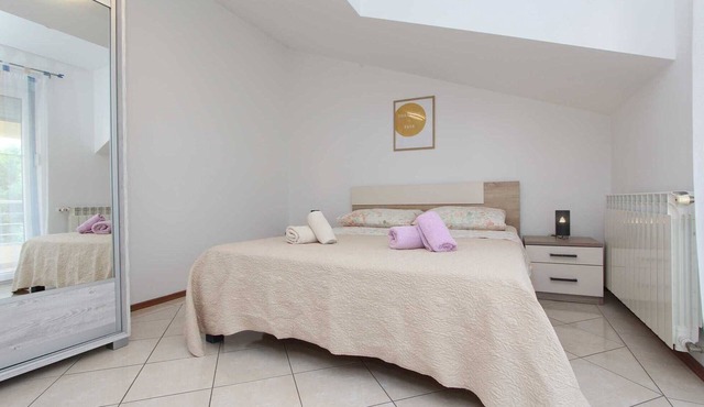 RAJCI One-Bedroom Apartment 1 (crveni)