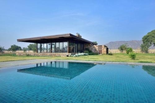 RajNikas Farm Pet friendly Glass House with pool in Behror