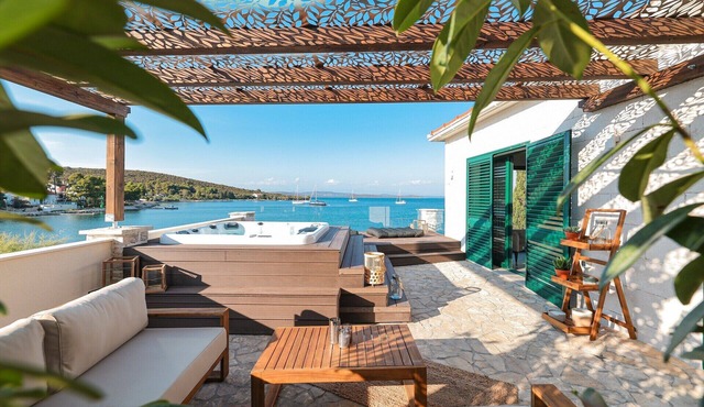 Relax in a comfortable villa in a quiet town on the Adriatic Sea