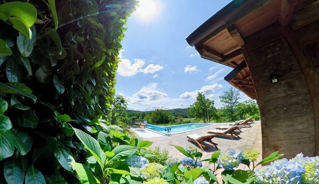 Relaxing countryside escape with pool, sauna and homemade delights