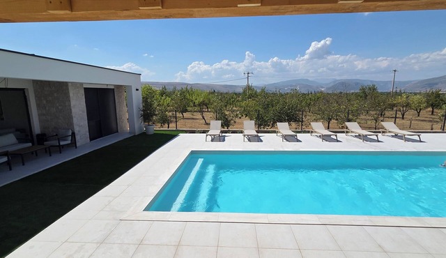 Relaxing Family Villa with Private Pool in Buna in Buna