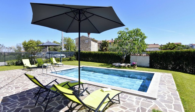 Relaxing holiday home with shared pool