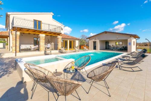 Relaxing pool villa Mattuzzi in Loborika in Loborika