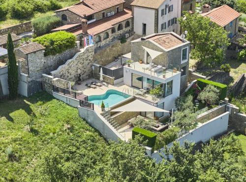Residence Monte near Umag for 10 people with heated infinity pool, spa & play room in Merišće