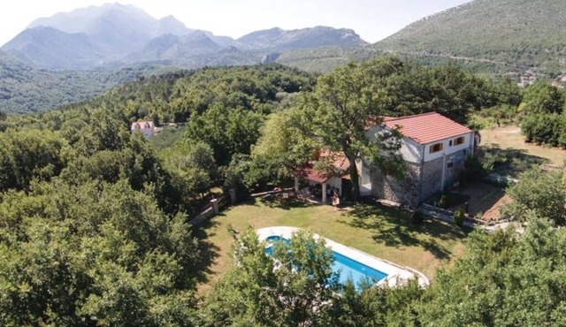 Rest for mind, body & soul - 3 bedroom Vila in Nature, big Garden, Outdoor Pool