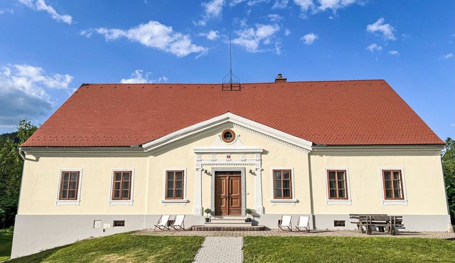 Rezidenca Korman by Interhome in Fala