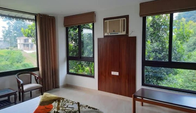Ridge view cottage in Rājpur