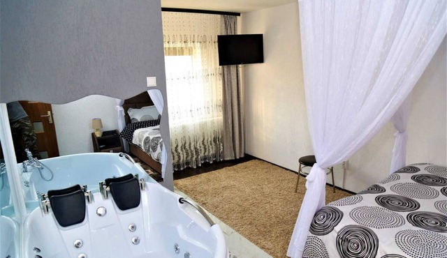 Romantic appartment for your trip to Romania in Curtea de Argeș