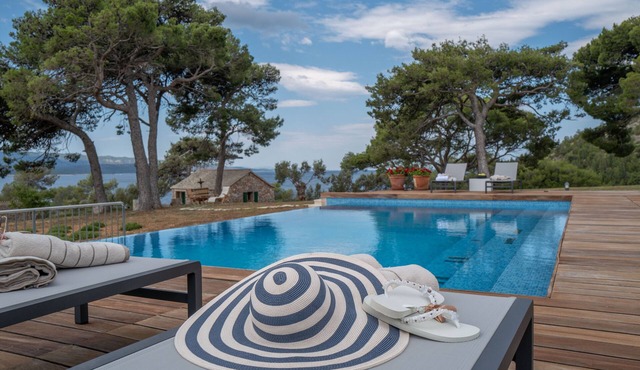 Romantic Beachfront villa for 8 with beach