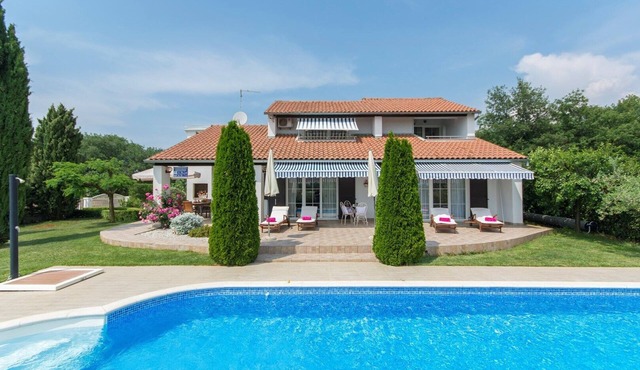 Romantic Villa Rosa with Pool in Nova Vas