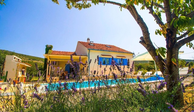 Romantisches Haus in Krušvar mit privatem Pool by Interhome