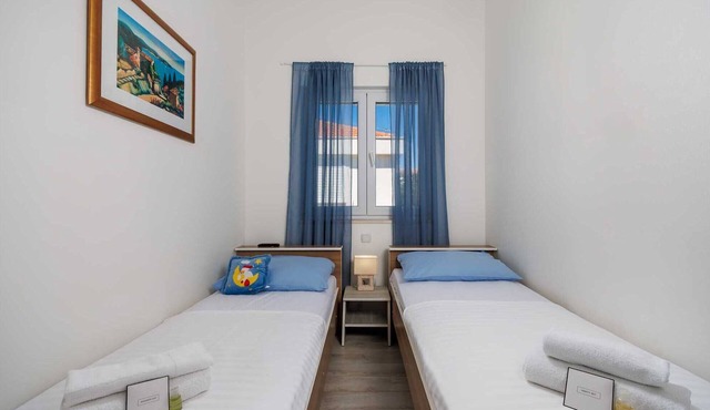 Rona apartment Zlatko 2 in Pag