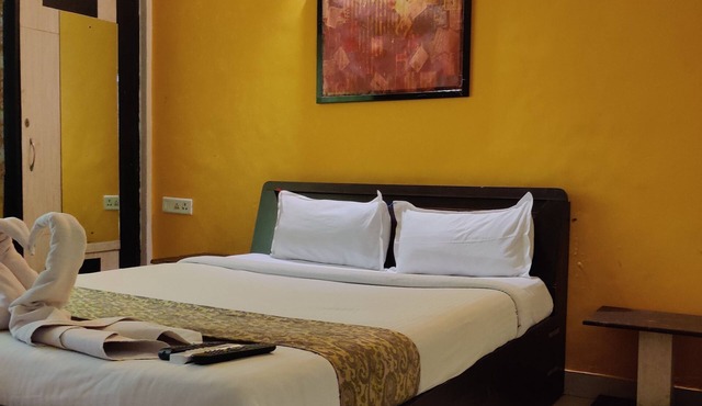 Rooms with air-conditioning, private bathrooms,showers, TVs,wardrobes. Free WiFi in Pune
