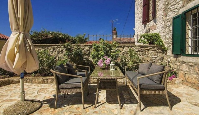 Rustic and modern stone house only 300 metres to the beach with sea view, barbecue, terrace
