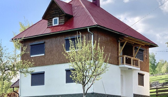 Rustic & cozy 5 bedroom Cabin - in the heart of Apuseni Mountains in Horea