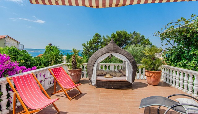 Rustical Villa Verde with large pool and a sea view
