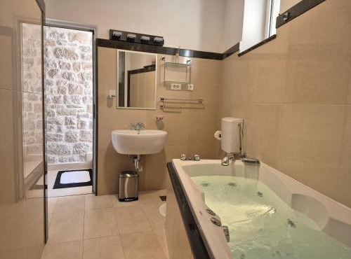 Saint James Apartment