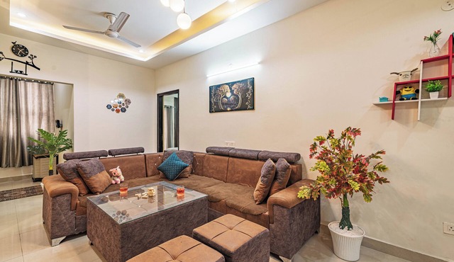 Santa Fe 1BHK CityView by Homeyhuts in Dehradun