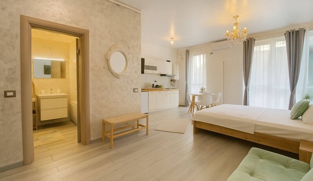 Sasha Collection at N10 by Alezzi in Mamaia-Sat