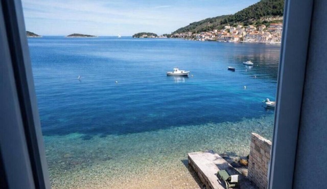Seafront design apartment Vis in Vis