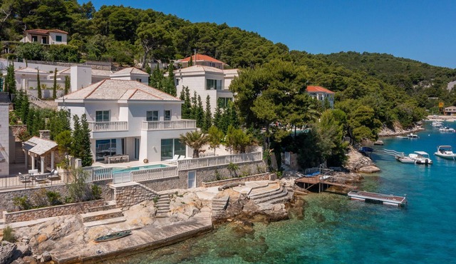 Seafront Selca Villa | 4 Bedrooms | Villa Brac Pristine | Private Infinity Pool & Stunning Sea Views | Brac in Selca