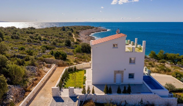 Seafront Villa Esquel - With heated pool