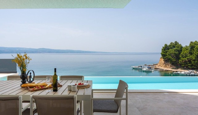 Seafront Villa Nina with 5 en-suite bedrooms