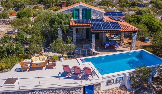 Seaside family friendly house with a swimming pool Cove Pernatice (Drvenik) (K-11590)