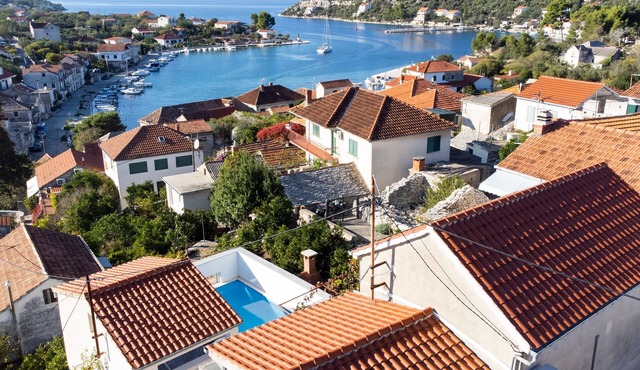 Seaside family friendly house with a swimming pool Drvenik Veliki, Drvenik (K-22085)