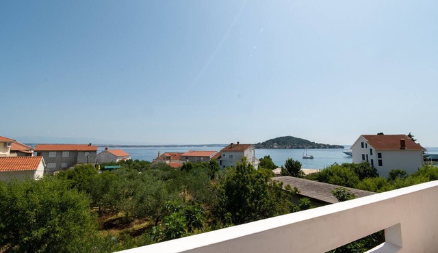 Seaside holiday house Preko, Ugljan (K-18077)