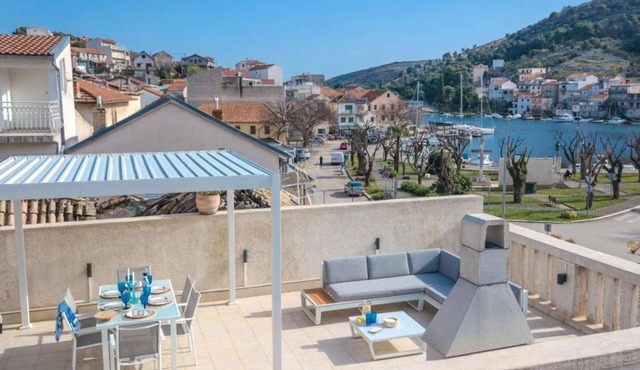 Seaside holiday house Zaton, Krka (K-23406)