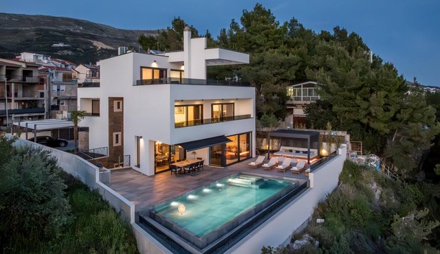 Seaside Villa Leonis at the Split entrance with stunning Island views