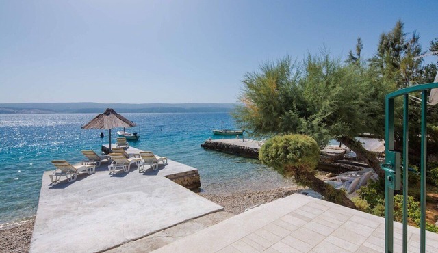 Seaside Villa Purple Rain with private beach & Pool