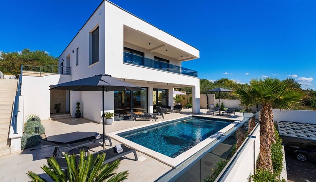 Seaview villa S. with pool