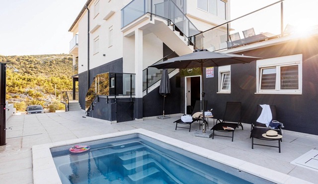 Serene Family Villa by the Rogoznica Coast