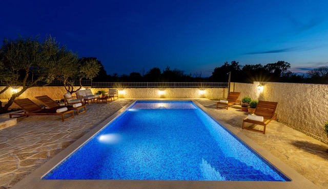 Seven Olives Guest House * with heated pool - Krka waterfalls - near Sibenik