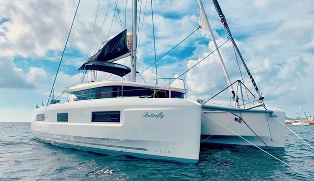 Sibenik Sunshine Sailing: A Luxurious Croatian Beach Experience