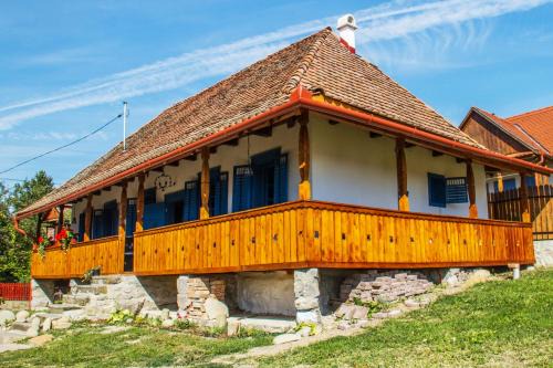Siklód. Botond Panoráma Kulcsosház (6 fő) Botond Panoramic Chalet in Şiclod