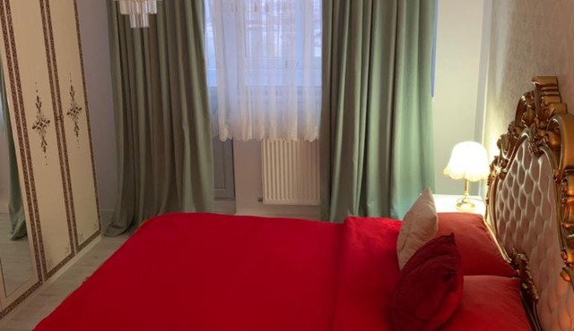 Slatina Cornisiei Luxury apartament central 2 camere și living Oferim transport de la aeroport și retur contra cost in Slatina