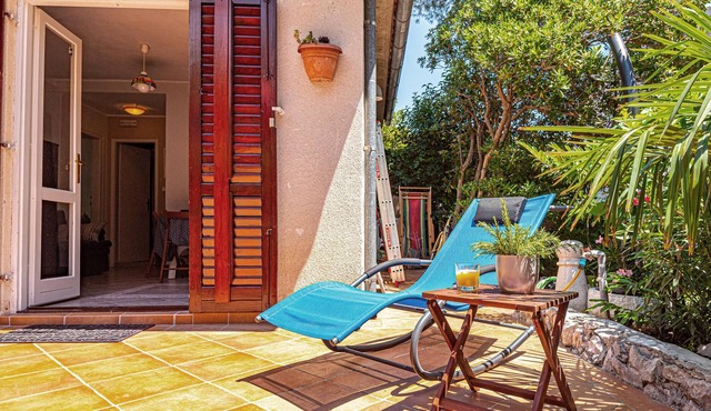Small cottage furnished with style is located in Jadrija, a resort between Sibenik and Vodice.