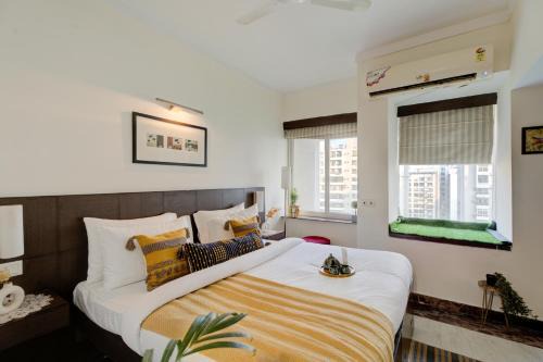 Sojourn stayz- stylish private studio with projector in Ghaziabad