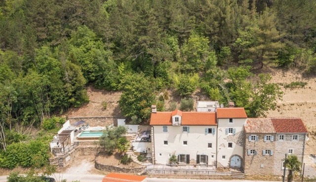 Soothing 6-bedroom villa near Motovun – a perfect blend of tradition and luxury