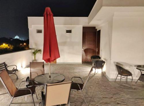 Spacious 2-Bedroom Apartment with Private Terrace, Central Delhi in New Delhi