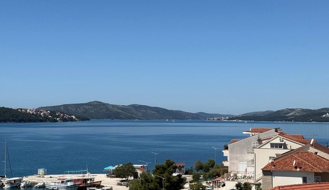 Spacious 4-bedroom Lux Apartment with Amazing Scenery